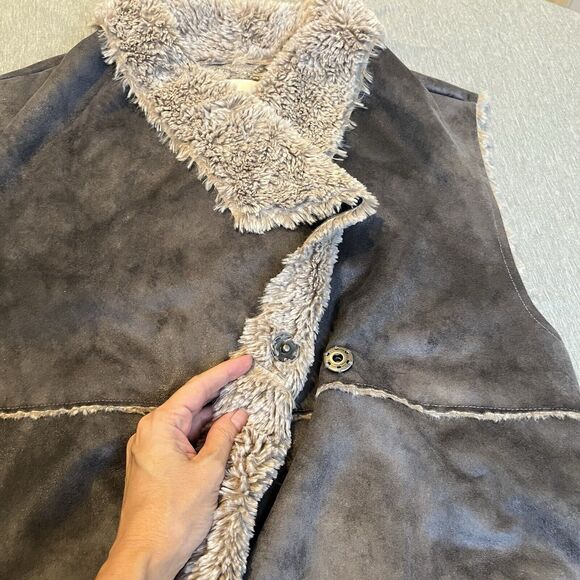 DYLAN Grey Size Large Faux Shearling Suede/Fur Very Soft Vest Womens - Picture 10 of 13